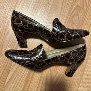 Women's Brown Croc-Embossed Mid Heel Loafers